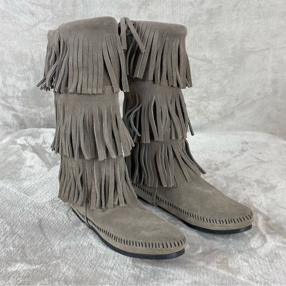Minnetonka Shoes - Minnetonka Women's 3-Layer Fringe Boots Size 7 Gray Suede Leather